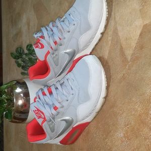 Nike Air Max Correlate Gray Leather with Orange GUC sz 7.5